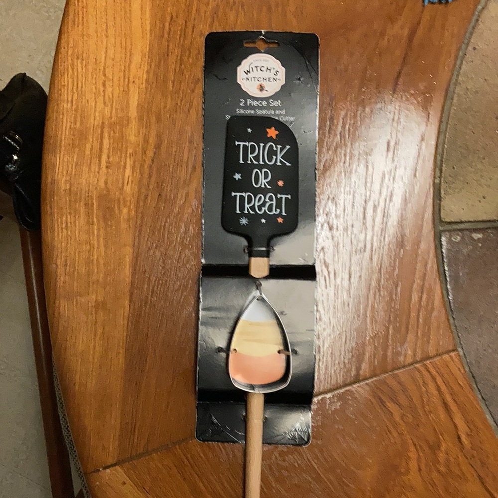 Witch’s Kitchen spatula and cookie cutter